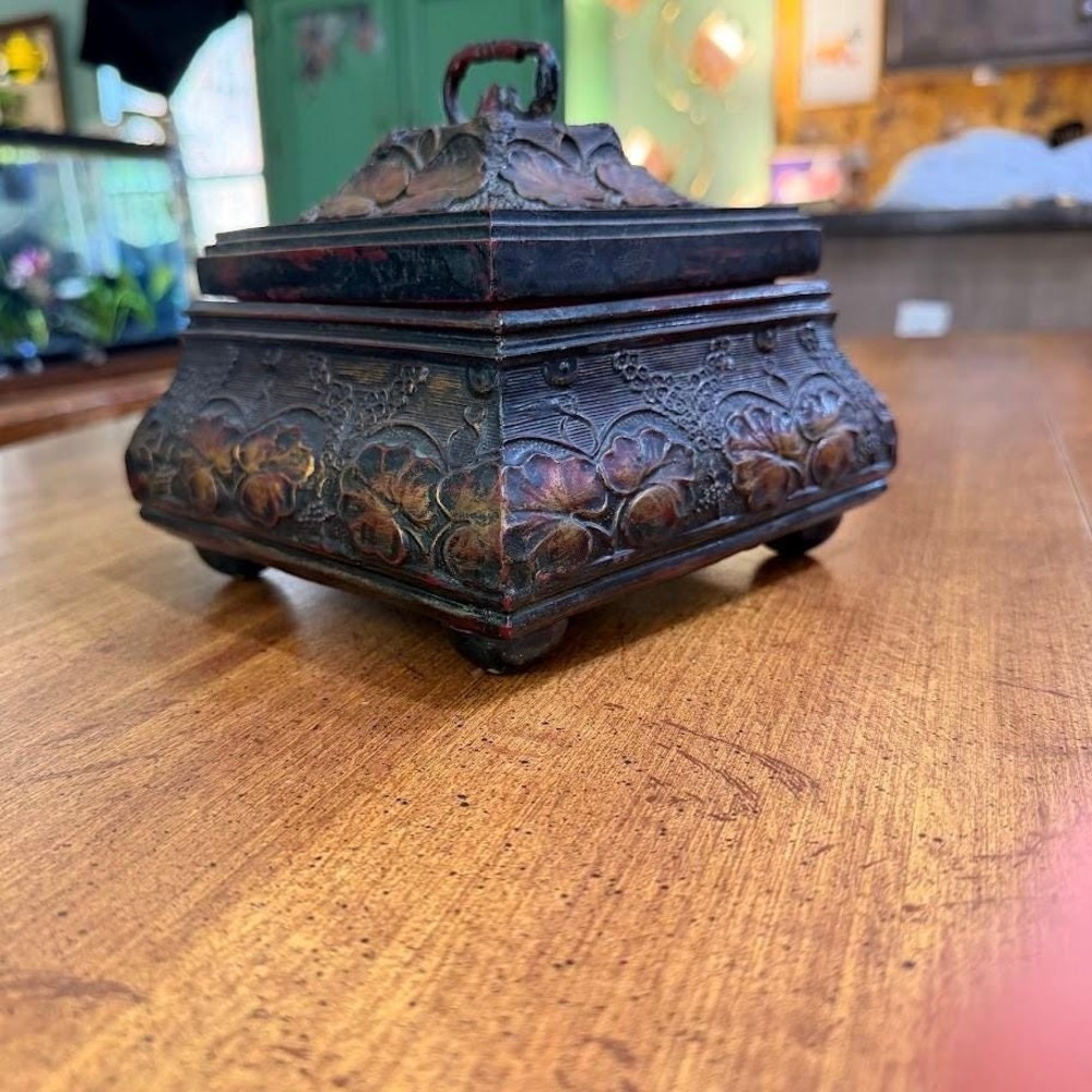 Vintage Ornate Carved Floral Jewelry Box Red Velvet Lined Footed Trinket Chest - Picture 10 of 11